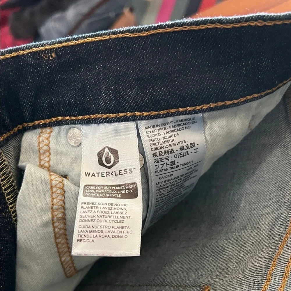 Levi's Classic Indigo Jeans - Picture 4 of 5
